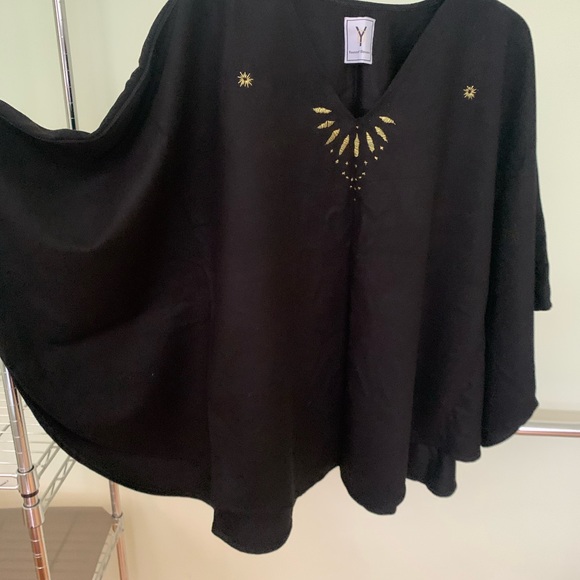 Poncho - Picture 3 of 3